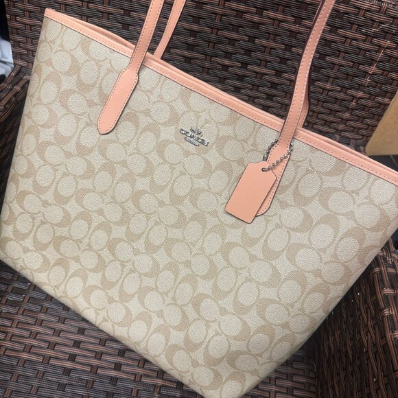 coach City Tote Bag In Signature Canvas 5696 - Picture 1 of 6